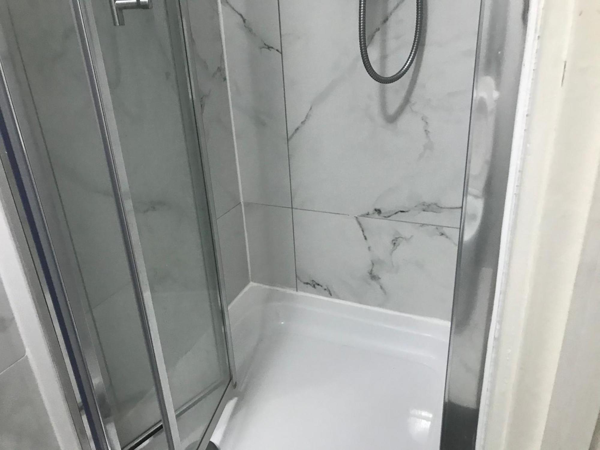 Ensuite With Kitchen Ext Large Room With Balcony In Zone 2 Londra Dış mekan fotoğraf